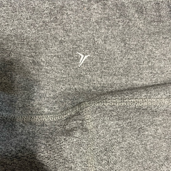 Old Navy Powersoft Cropped Leggings - Picture 4 of 4